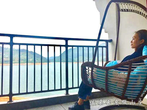 星空临湖观景豪华房阳台