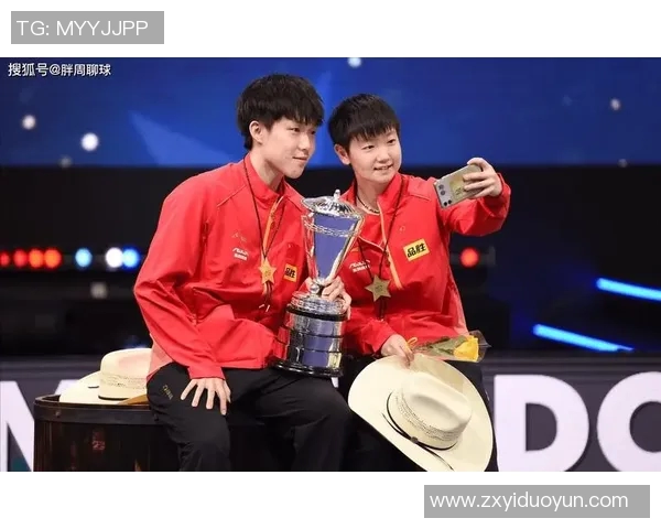 足球明星携手女友现身比赛场馆甜蜜互动引发球迷热议